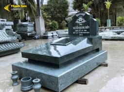 Mộ Đá Hoa Cương Nguyên Khối – Vẻ Đẹp Trường Tồn Cùng Thời Gian